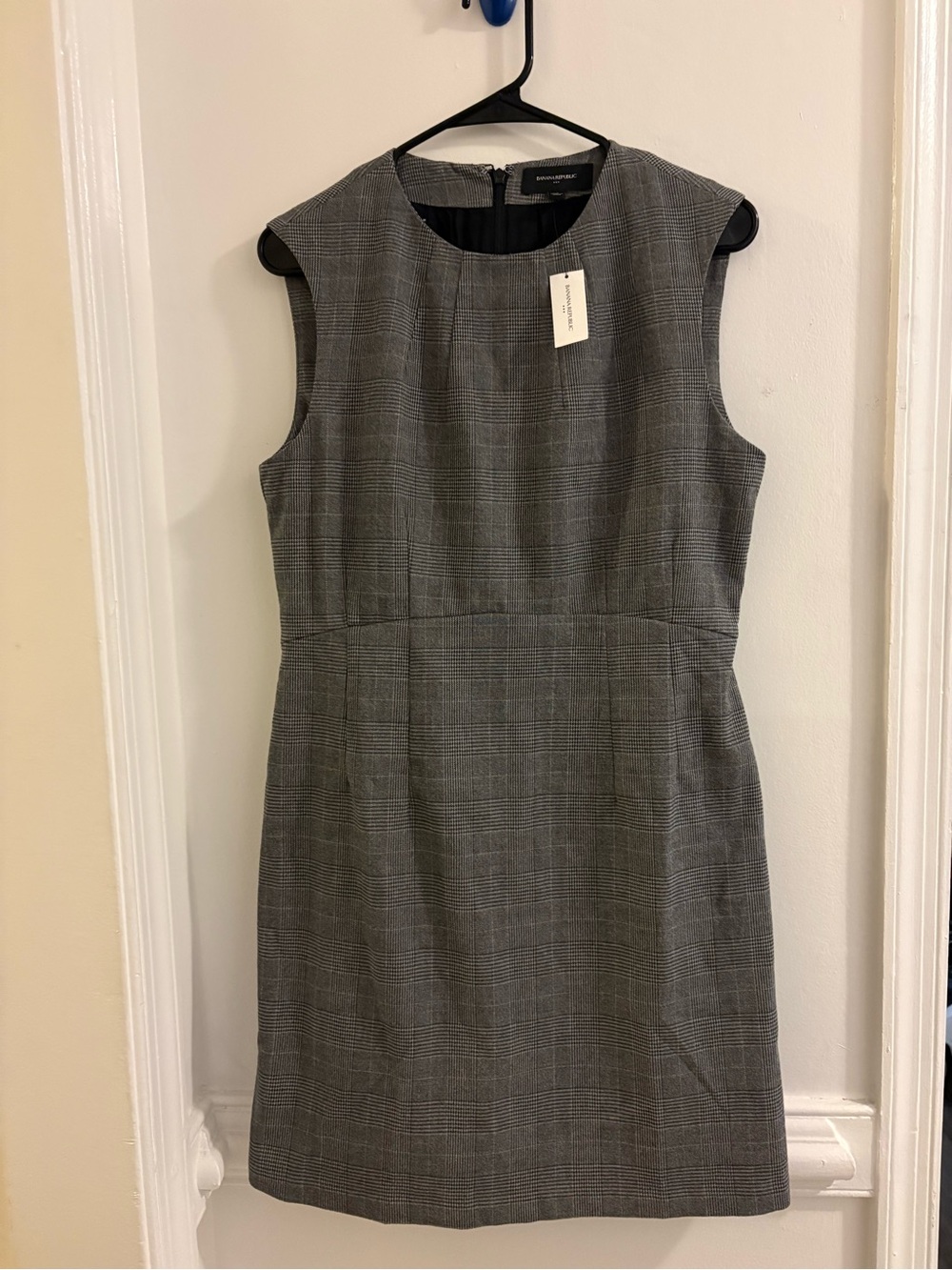 Banana Republic Gray Plaid Sleeveless Sheath Dress